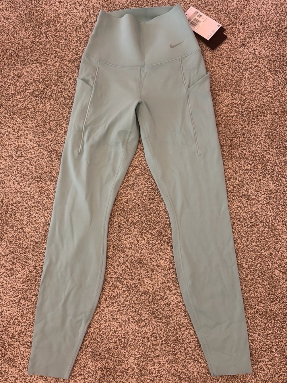 NWT Nike mint green Dri-FIT leggings with pockets